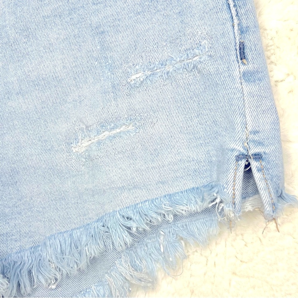 We The Free CRVY Vintage High Rise Light Wash Shorts Size 27 - Picture 11 of 15